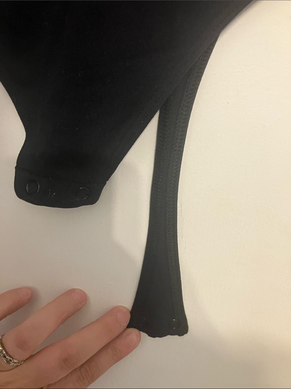 Aritzia Babaton long-sleeve bodysuit in black crewneck +snap-closure Small - Picture 4 of 9